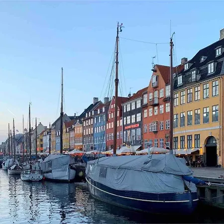 - Private Luxury - Art Gallery