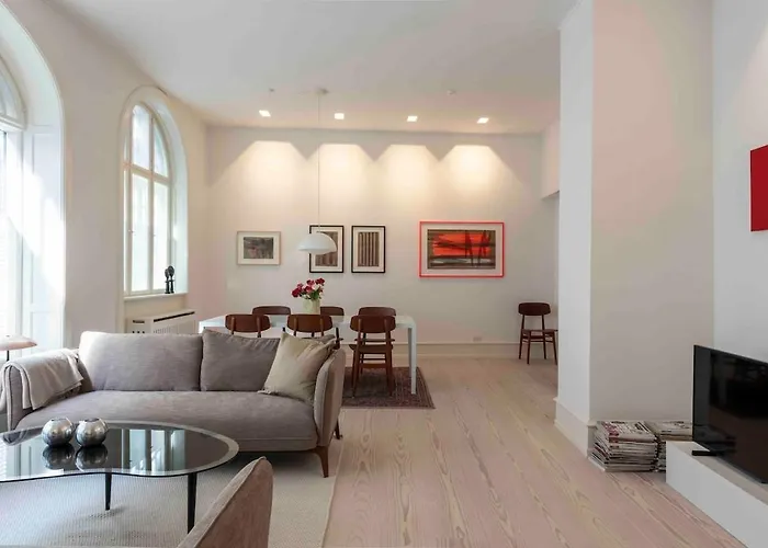 - Private Luxury - Art Gallery *