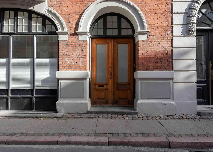 - Private Luxury - Art Gallery Apartment