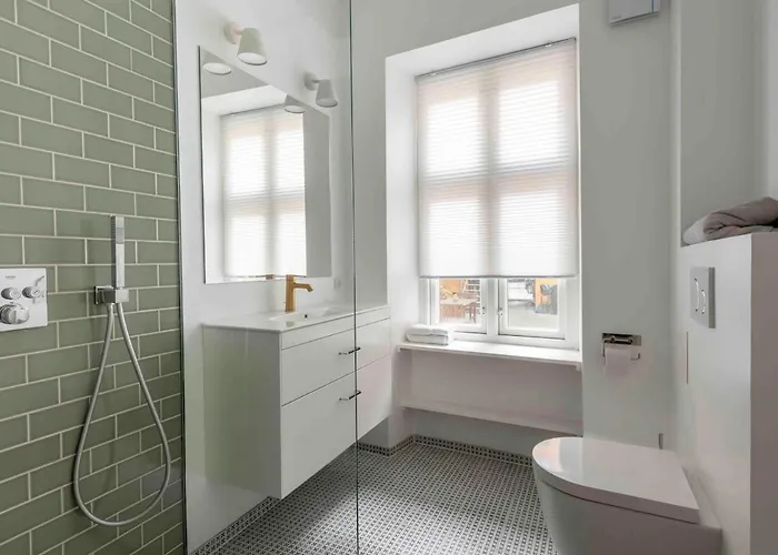 - Private Luxury - Art Gallery