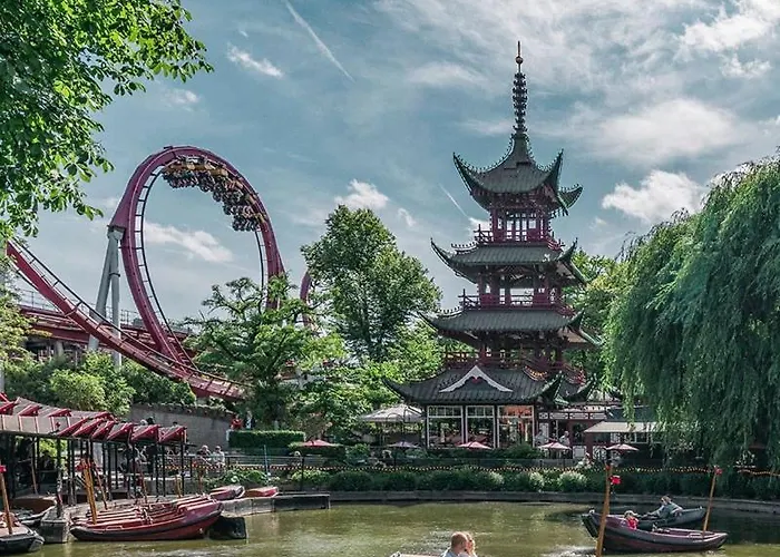 - Private Luxury - Art Gallery